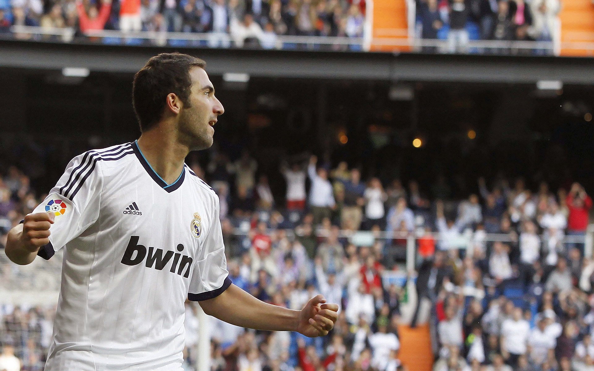 巴塞罗那球队实力强大，全力争夺法甲冠军，巴塞罗那球队近况